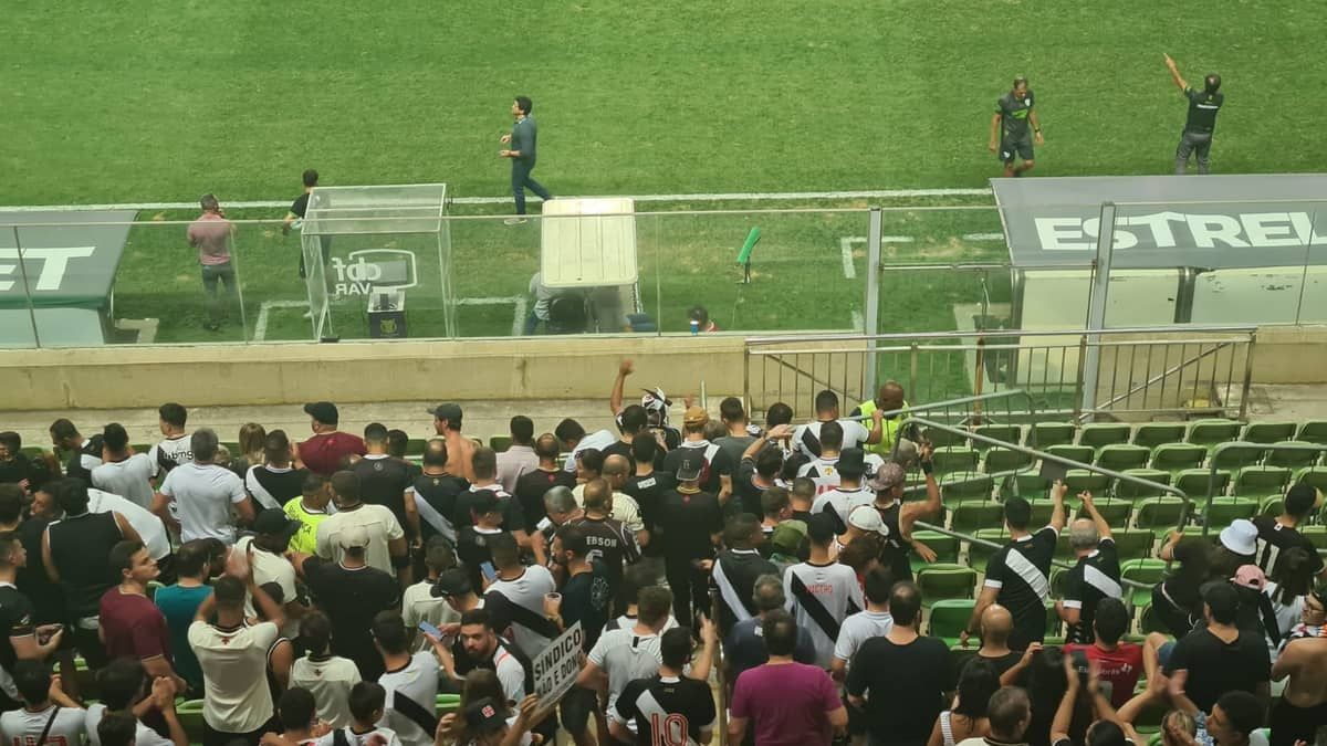 Torcida do Vasco 'invade' Independência e muda configuração de segurança