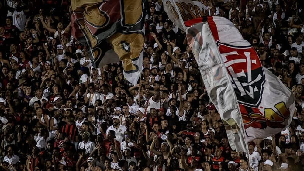 Torcida do Vitória esgota ingressos para 'jogo do acesso' contra o Juventude