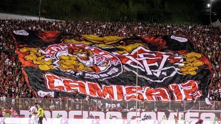 Torcida do Vitória tem acompanhando em peso à equipe na Série B