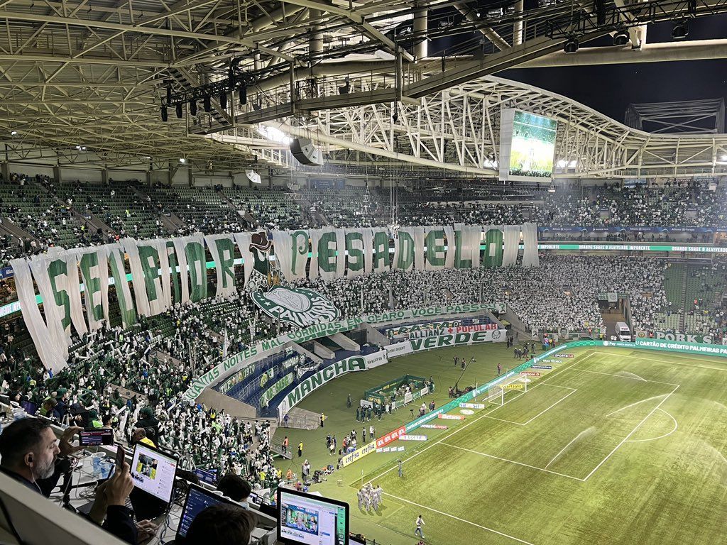 Torcida do Palmeiras provoca Corinthians com mosaico: 'Seu pior pesadelo'; veja vídeo