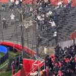 Imagens chocantes: torcedores do Newell’s quebram portão e são pisoteados
