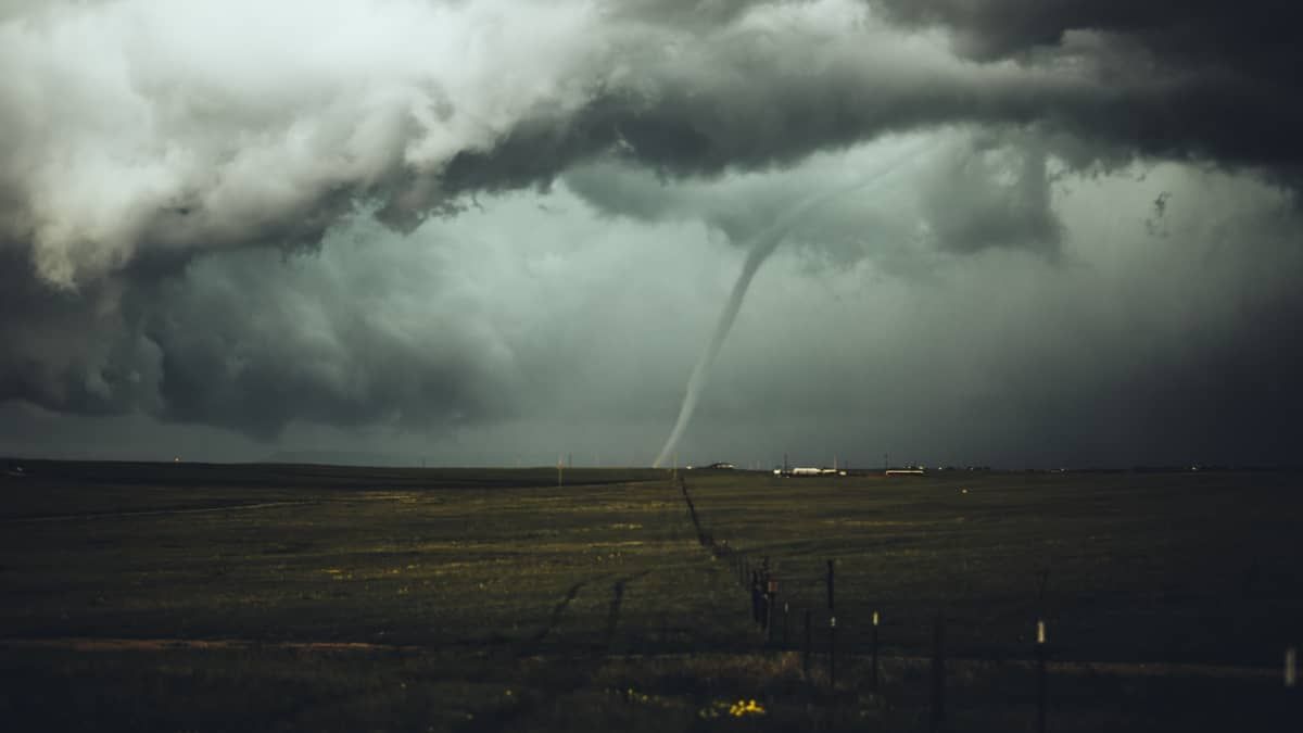 Tornado deixa 'zona de guerra' no Mississippi  