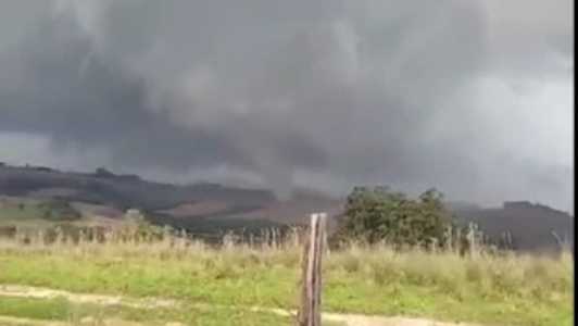 Tornado foi registrado por moradores no Paraná