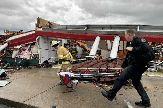 Tornados deixam pelo menos seis mortos nos EUA