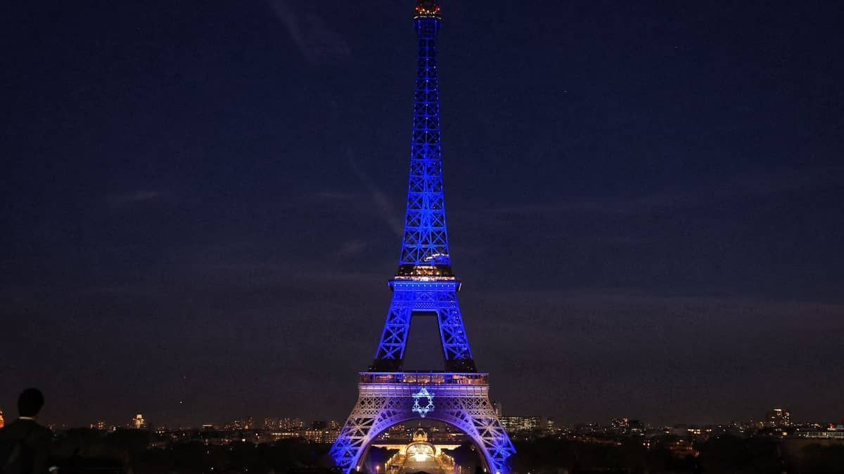 Torre Eiffel tem iluminação especial para expressar 'total apoio' a Israel