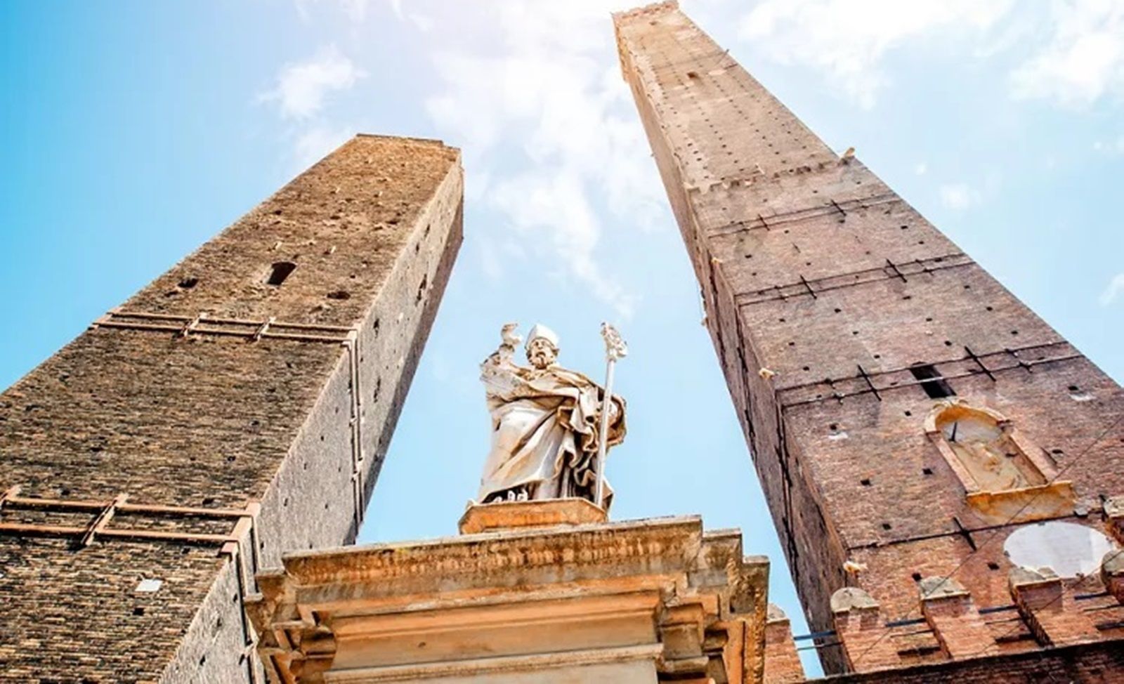 'Nova Pisa?' Itália faz operação para impedir que torre de quase mil anos desabe