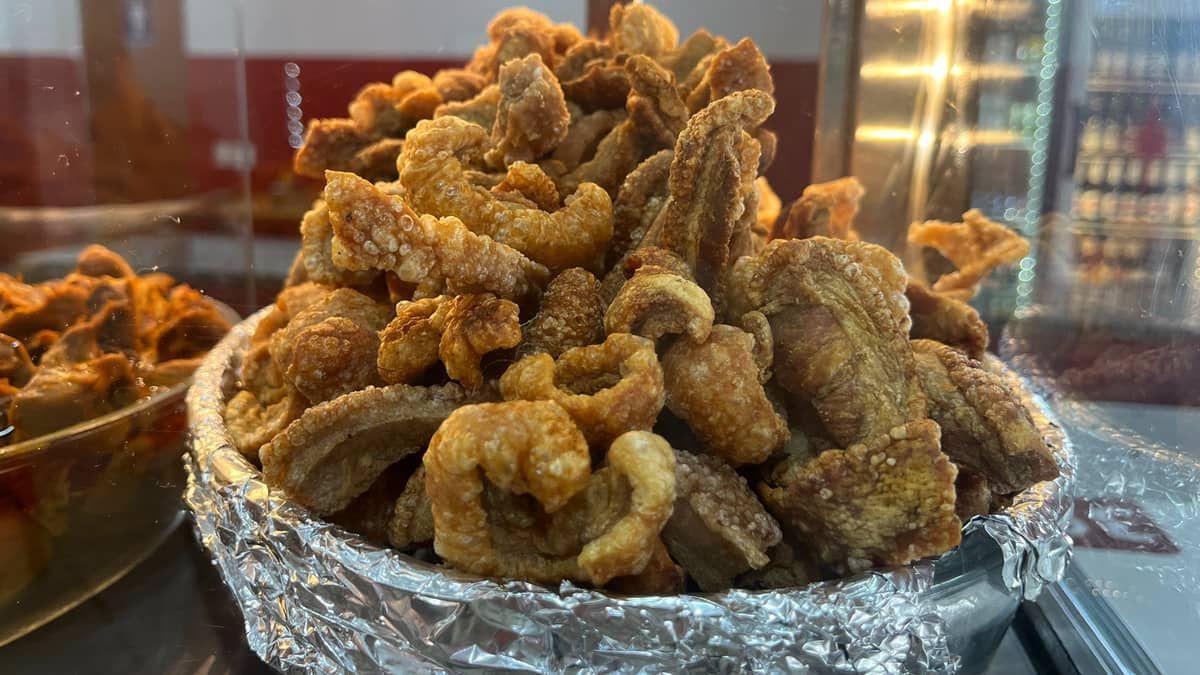 Torresmo, cachaça, cerveja e copo Lagoinha pesam na hora de cliente escolher bar em BH, mostra pesquisa