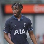 Tottenham repudia ofensas racistas sofridas por lateral nas redes sociais
