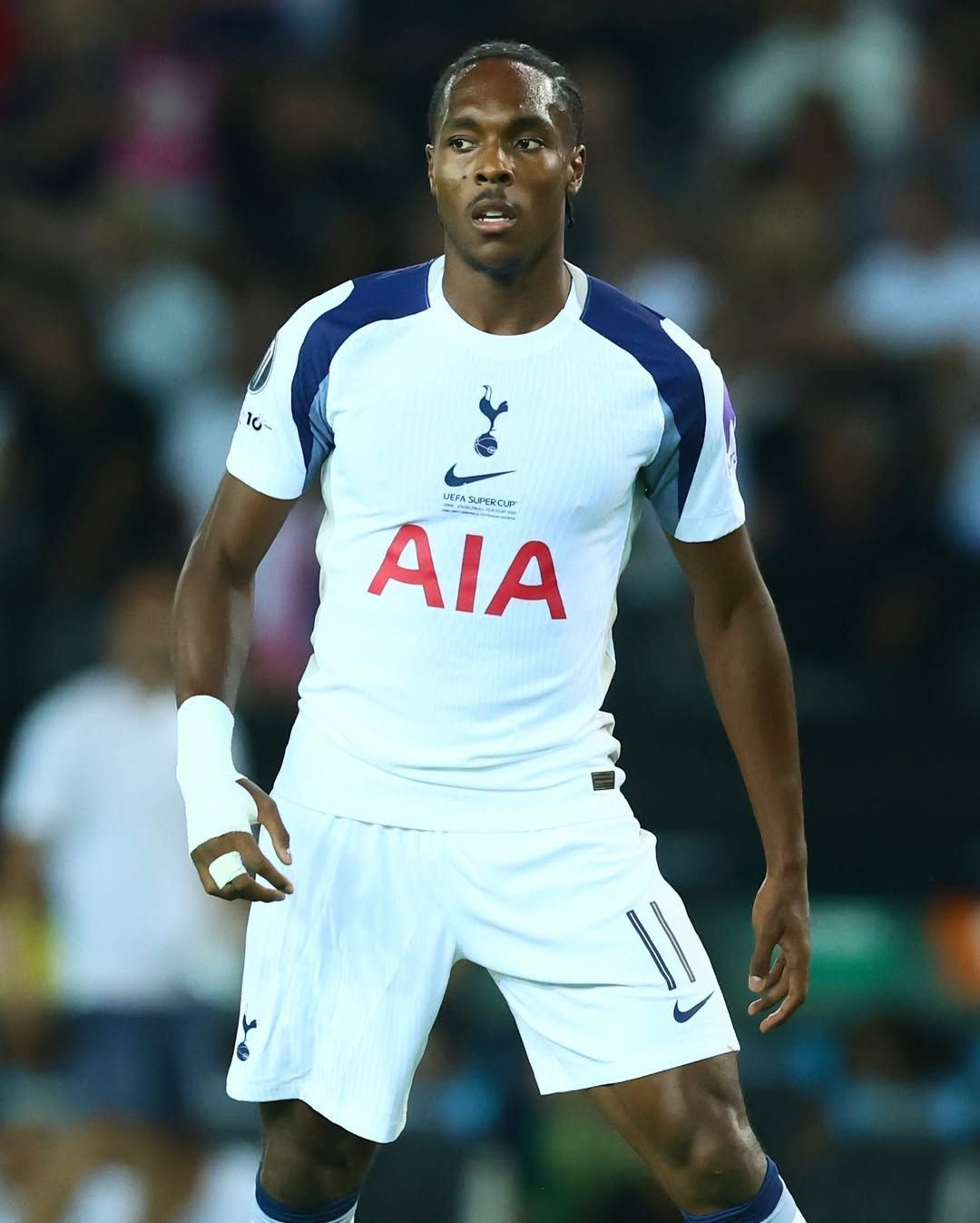 Tottenham denuncia ataques racistas a Mathys Tel após derrota na Supercopa da Uefa