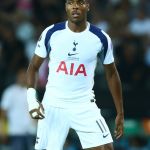 Tottenham denuncia ataques racistas a Mathys Tel após derrota na Supercopa da Uefa