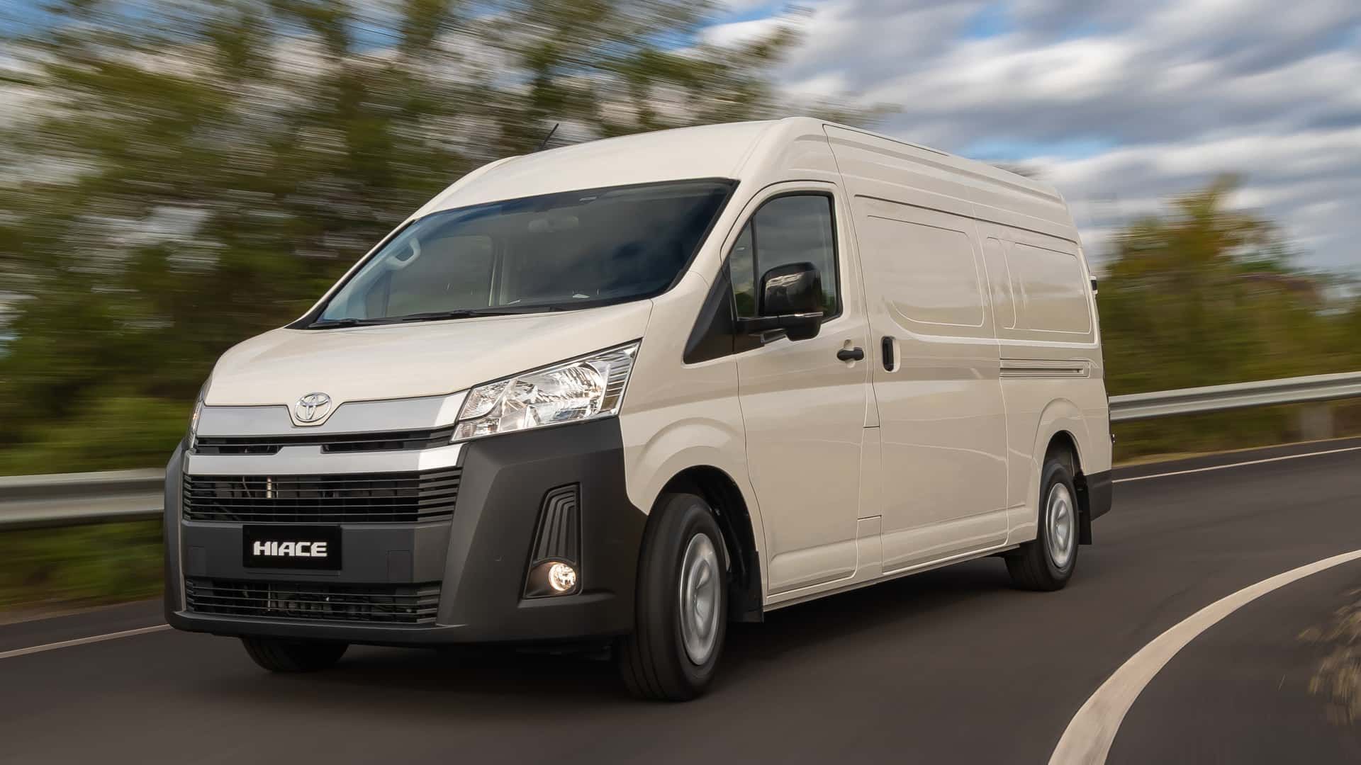 Toyota Hiace: van com motor de Hilux ganha versão de carga para CNH categoria B