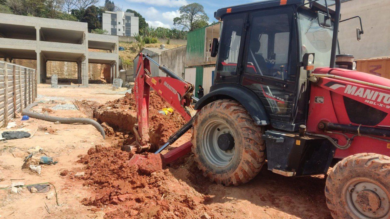 Trabalhador morre soterrado em obra de supermercado em Betim, na Grande BH