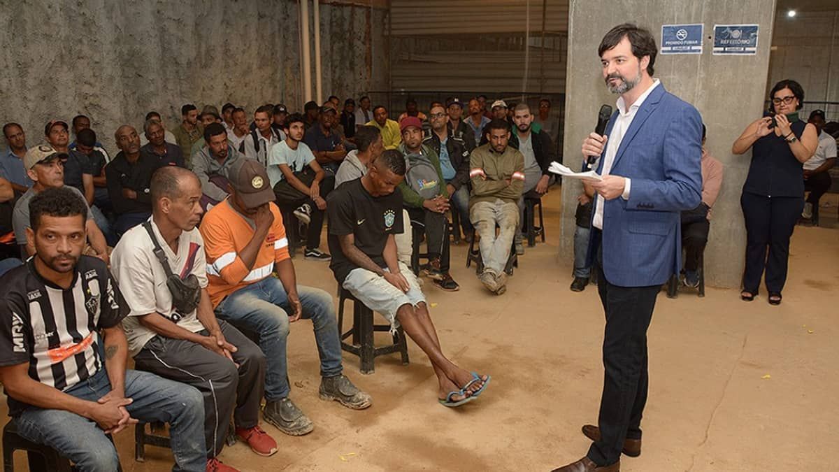 Projeto do TJMG para trabalhadores da construção civil combate violência contra a mulher