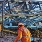 Queda de guindaste mata 17 trabalhadores em obra de rodovia na Índia 