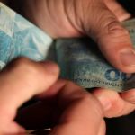 Mais de 4 milhões de trabalhadores recebem abono salarial nesta quinta (15); saiba mais