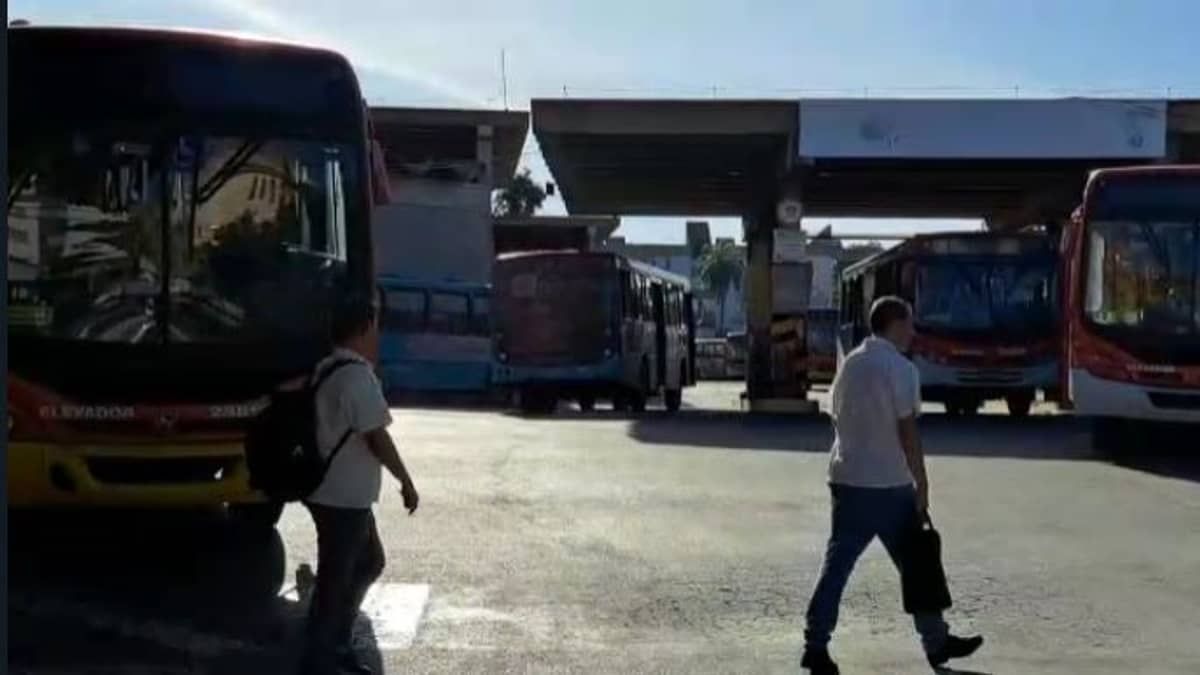 'Igual do metrô': motoristas de ônibus da Saritur cruzam os braços na Grande BH  