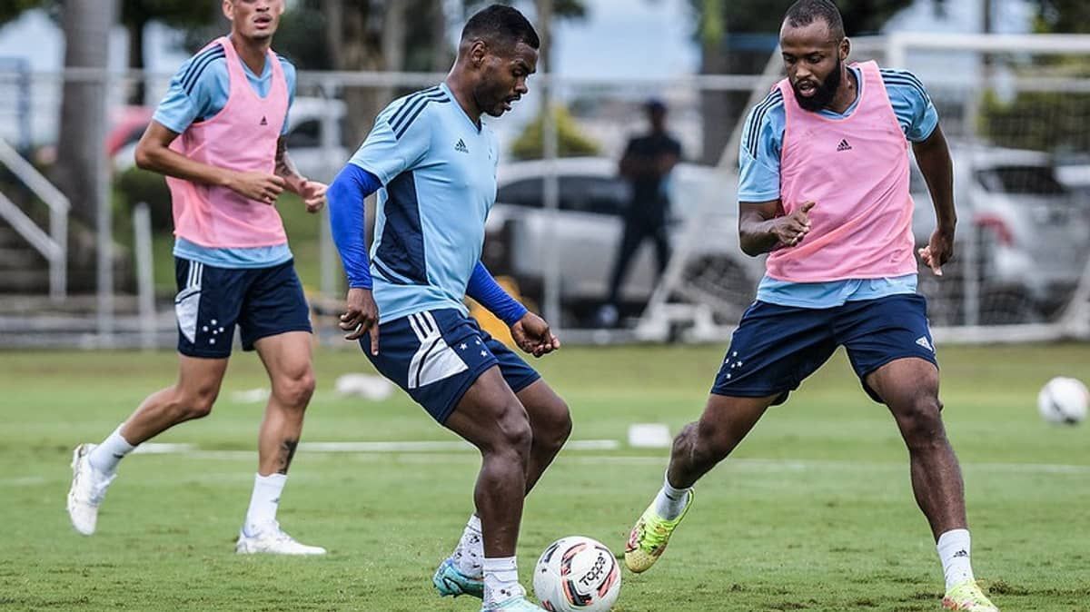 Cruzeiro divulga imagens de treino de finalização com golaços na Toca II