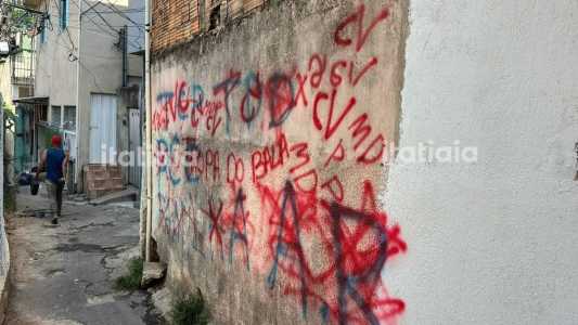 Traficantes do CV cobriram pichação provocativa ao grupo, feita por rivais, no Morro das Pedras, em BH