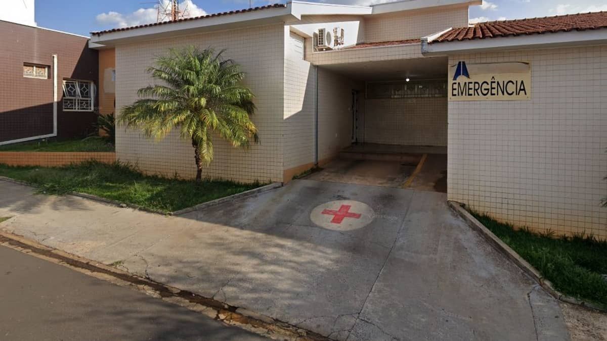 Homem entra em hospital na Sexta-feira da Paixão, esfaqueia médicos e pacientes e é morto pela polícia  