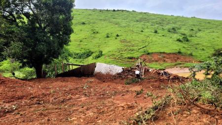 Tragédia no interior de MG que matou 4 foi provocada por deslizamento de terra