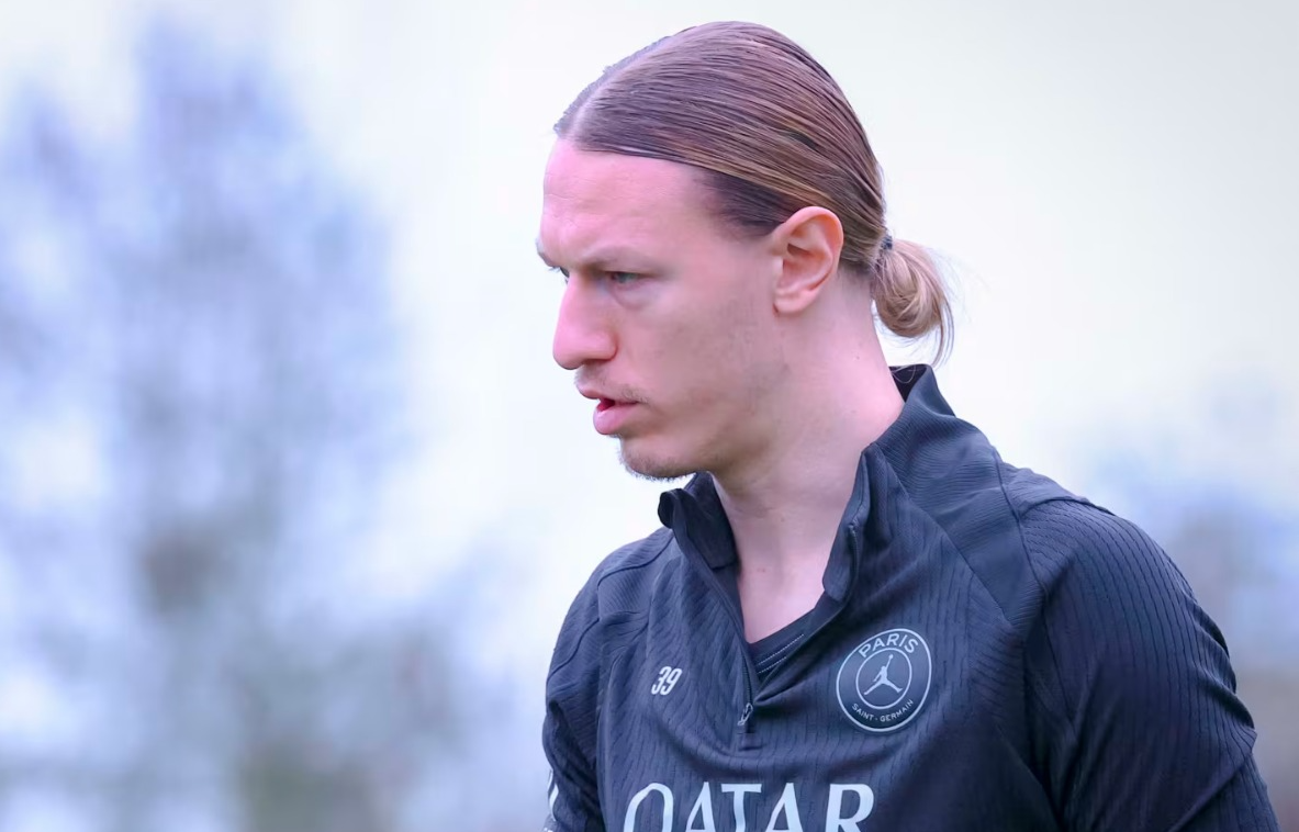 Herói do PSG contra o Flamengo, Safonov defendeu pênaltis com mão quebrada; entenda