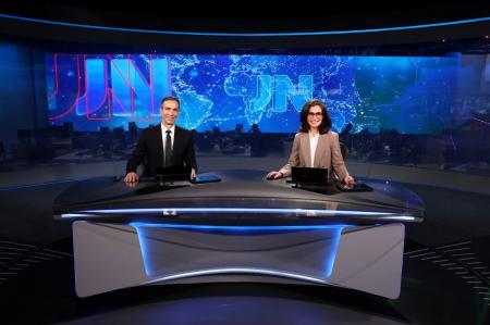 César Tralli e Renata Vasconcellos na bancada do JN