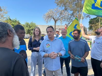 Mauro Tramonte (Republicanos) e a vice, Luísa Barreto (Novo), fizeram caminhada na região do Barreiro