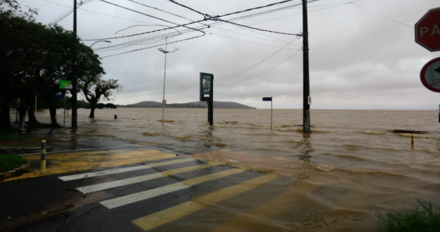 Enchentes no Rio Grande do Sul: prefeitura desliga casa de bombas e pede evacuação de bairros
