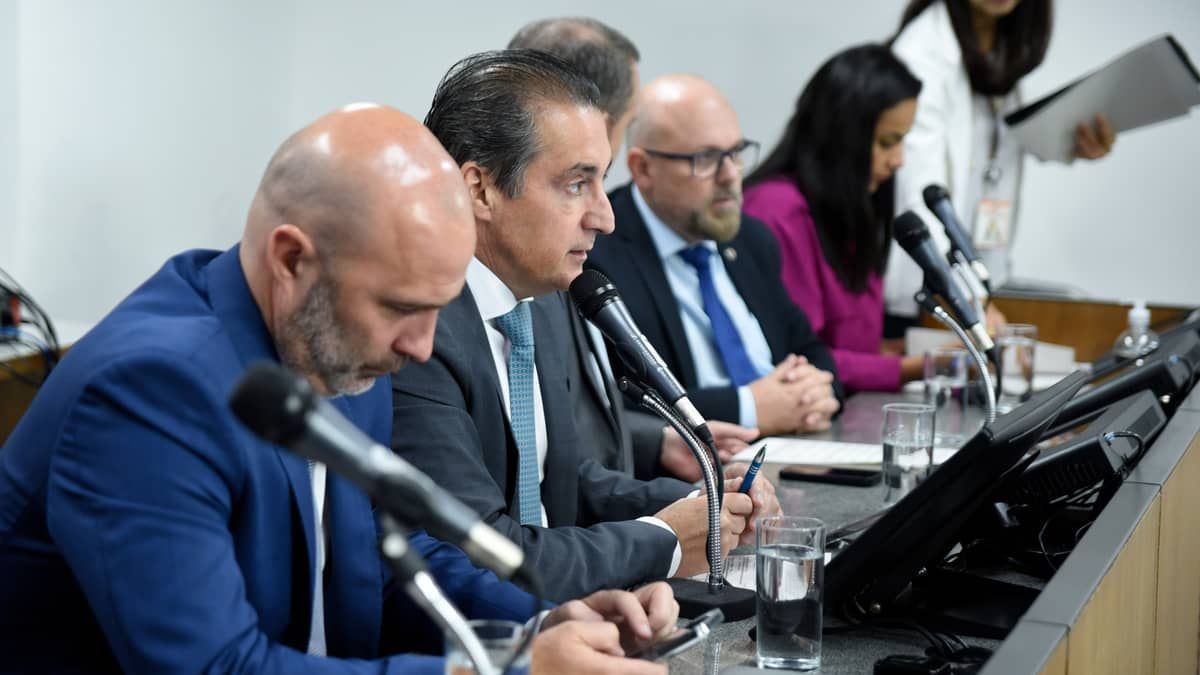 Votação de projeto que transfere Fucam para a secretaria de Educação é adiada na Assembleia