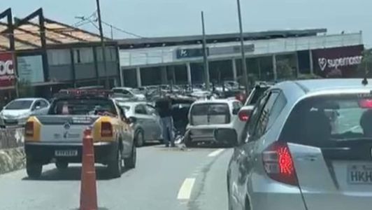 Trânsito complicado na saída para o feriado prolongado