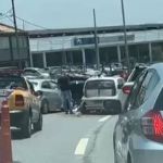 Engavetamento deixa trânsito complicado na saída do Belvedere, sentido Savassi 