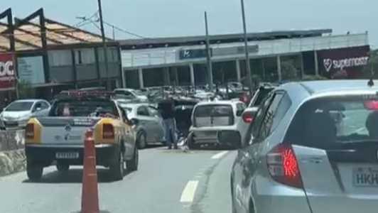 Trânsito complicado na saída para o feriado prolongado