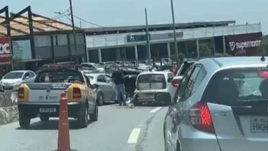 Trânsito complicado na saída para o feriado prolongado