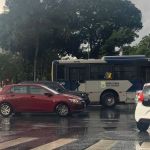 Domingo em BH é marcado por folia, chuva e muito trânsito