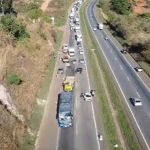 Engavetamento com cinco veículos na BR-262 em Juatuba, na Grande BH, deixa feridos 
