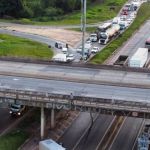 Três acidentes perto do Shopping Del Rey 'travam' trânsito no Anel Rodoviário de BH