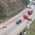 Vídeo: mulher perde membro e casal é resgatado por helicóptero após grave acidente entre moto e carro em MG