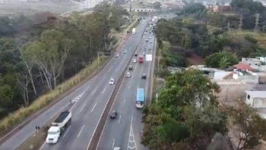 Trânsito foi liberado no Anel Rodoviário após 3 horas do acidente