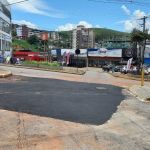 Cratera em rua de João Monlevade é tampada cinco dias após 'engolir' carro