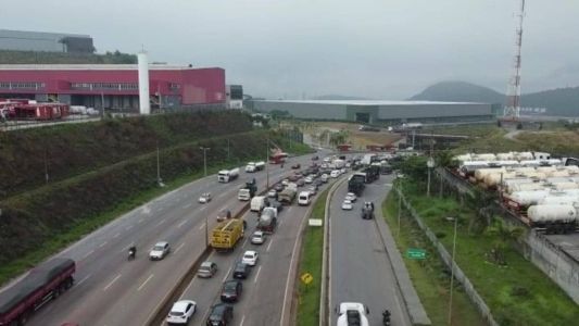 Trânsito lento afeta BR-381 nas cidades de Contagem e Betim