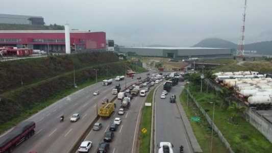 Trânsito lento afeta BR-381 nas cidades de Contagem e Betim