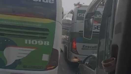 Trânsito na rodoviária de BH está travado na manhã desta quinta-feira