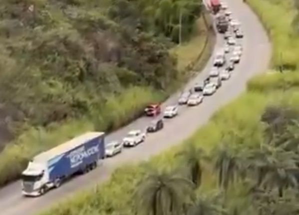 Principais rodovias de Minas registram trânsito lento na volta do feriado de 1º de Maio
