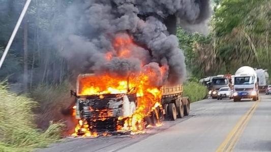 Trânsito no local está congestionado
