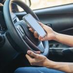 Mais de 50 motoristas por dia foram flagrados usando celular enquanto dirigem em BH
