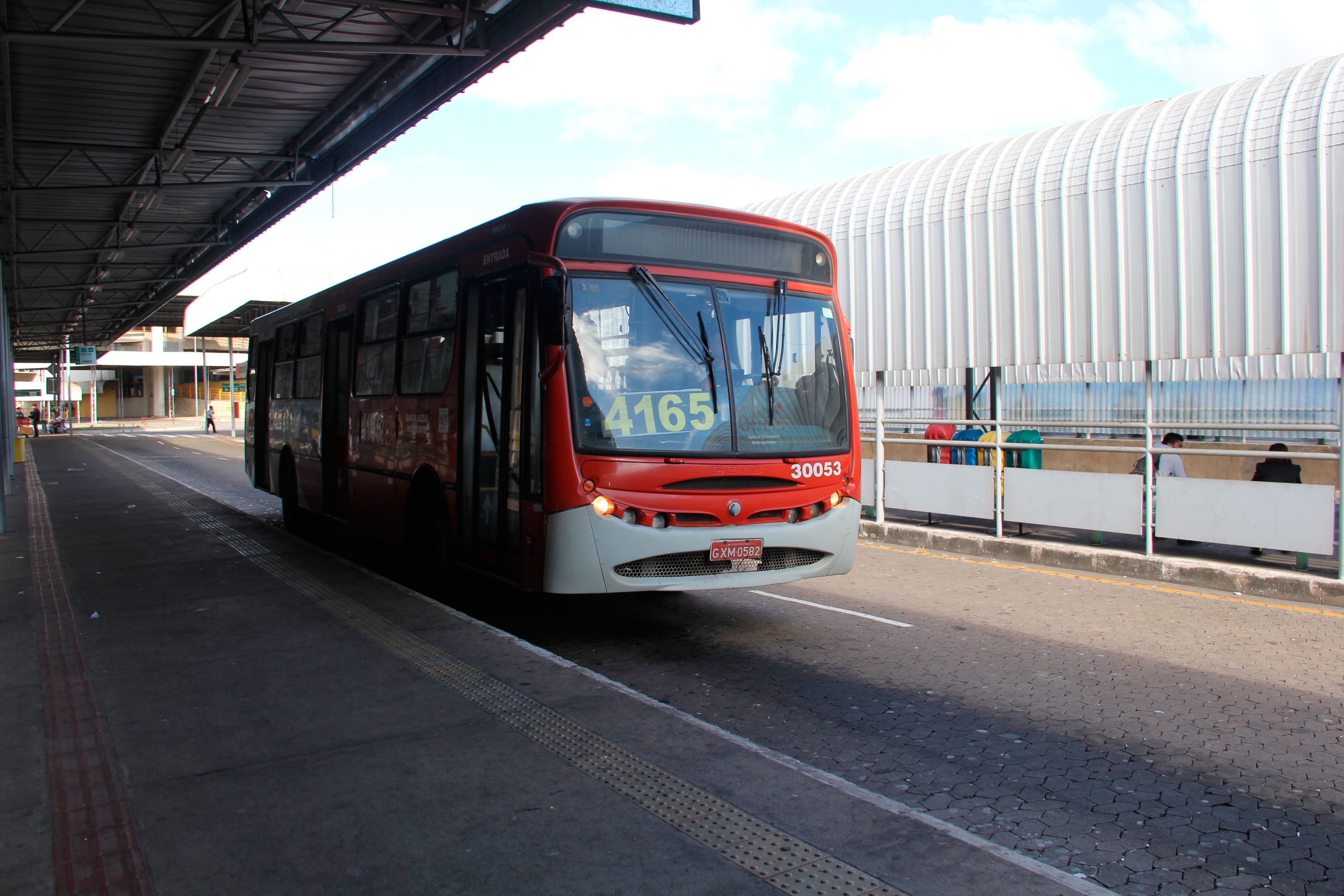 Passagens de ônibus metropolitanos de BH ficam mais caras, e usuários reclamam: 'Puxado'