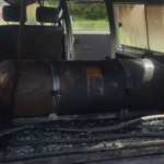 Kombi com cilindro de gás pega fogo perto da Ceasa na BR-040