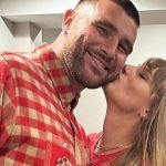Taylor Swift e Travis Kelce viram fantasia de Halloween e jogador dá dica