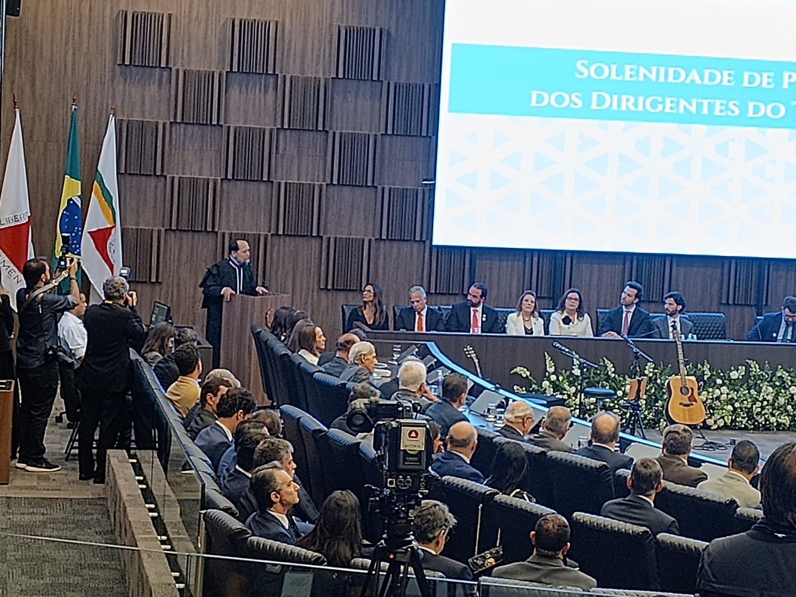 “Pessoas gostam de narrativas e são pouco afeitas aos fatos”, diz novo presidente do TRE em posse