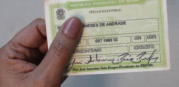 As urnas que estariam amanhã nas seções sorteadas estão sendo buscadas nos locais onde estão armazenadas, por fiscais, auditores e representantes das coligações